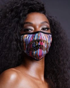 SPRAYGROUND® FACE MASKS 1994 GOLD METALLIC SHARK POLYESTER FACE MASK 24 SPRAYGROUND® FACE MASKS 1994 GOLD METALLIC SHARK POLYESTER FACE MASK