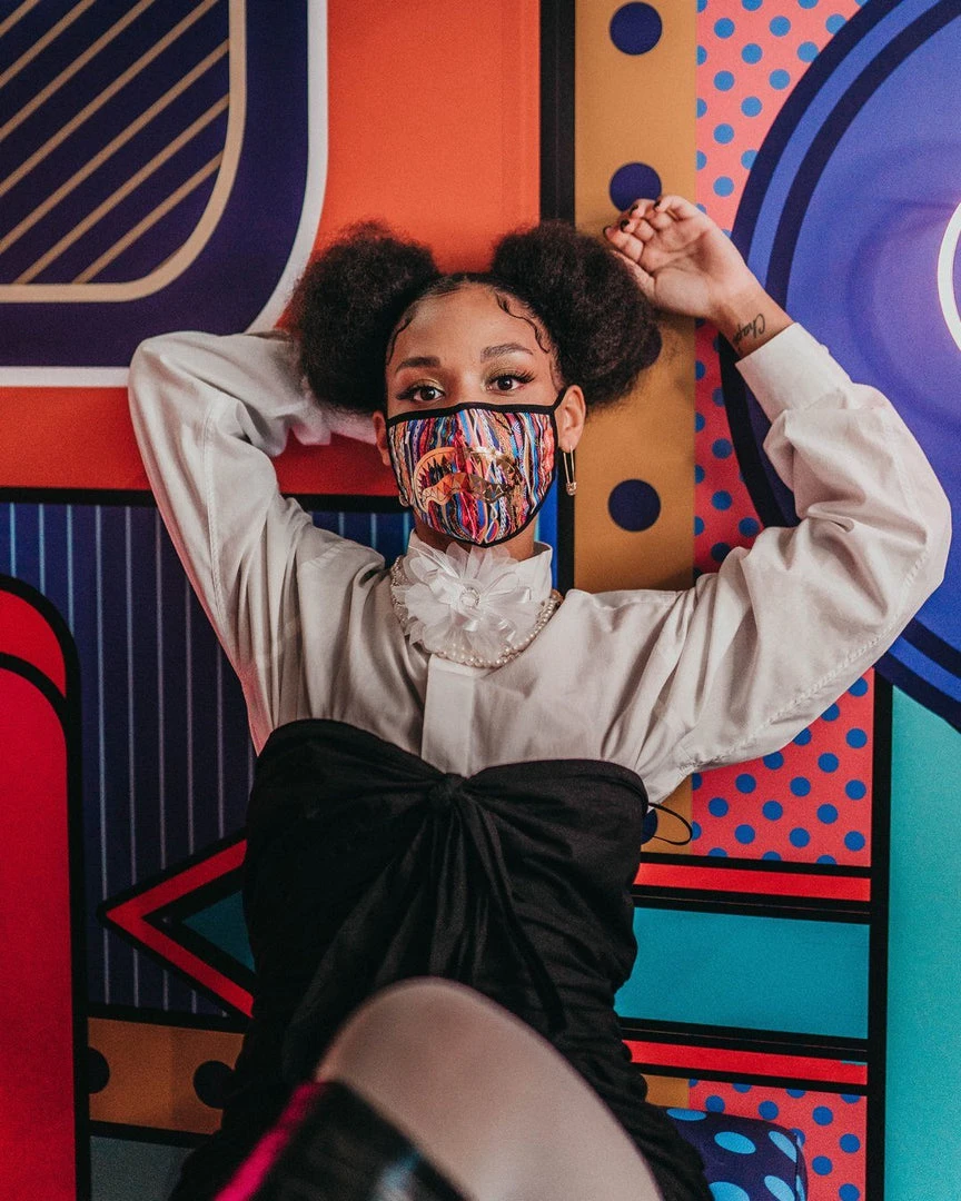 SPRAYGROUND® FACE MASKS 1994 GOLD METALLIC SHARK POLYESTER FACE MASK 6 SPRAYGROUND® FACE MASKS 1994 GOLD METALLIC SHARK POLYESTER FACE MASK