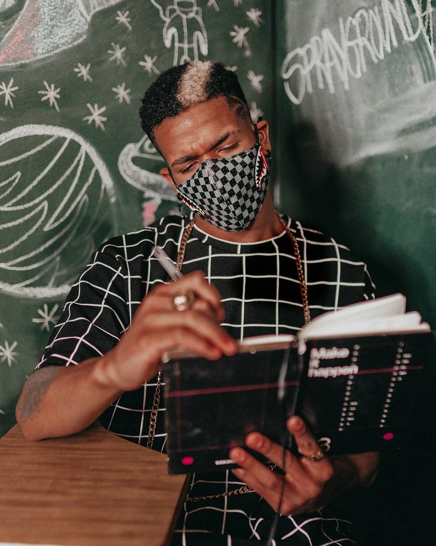 SPRAYGROUND® SHARKS IN PARIS (GRAY) VEGAN LEATHER FACE MASK FACE MASKS 11 SPRAYGROUND® SHARKS IN PARIS (GRAY) VEGAN LEATHER FACE MASK FACE MASKS