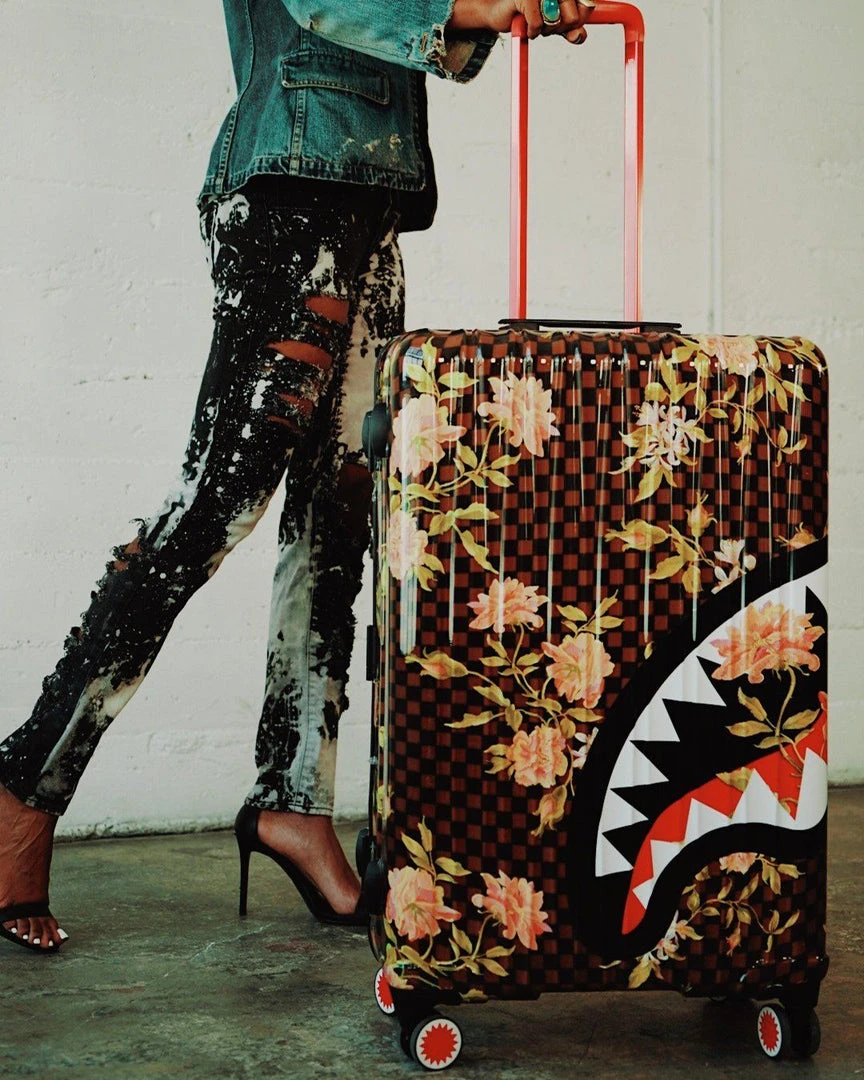 SPRAYGROUND® SHARKFLOWER 29.5” FULL-SIZE SHARKNAUTICS LUGGAGE FULL-SIZE LUGGAGE SPRAYGROUND® SHARKFLOWER 29.5” FULL-SIZE SHARKNAUTICS LUGGAGE FULL-SIZE LUGGAGE