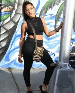 SPRAYGROUND® SHARKFLOWER CROSSBODY SLING 12 SPRAYGROUND® SHARKFLOWER CROSSBODY SLING