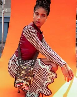 SPRAYGROUND® SHARKFLOWER CROSSBODY SLING 13 SPRAYGROUND® SHARKFLOWER CROSSBODY SLING